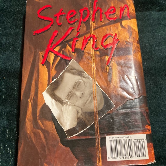 Rose Madder is a horror/fantasy novel by American writer Stephen King. - Picture 2 of 4